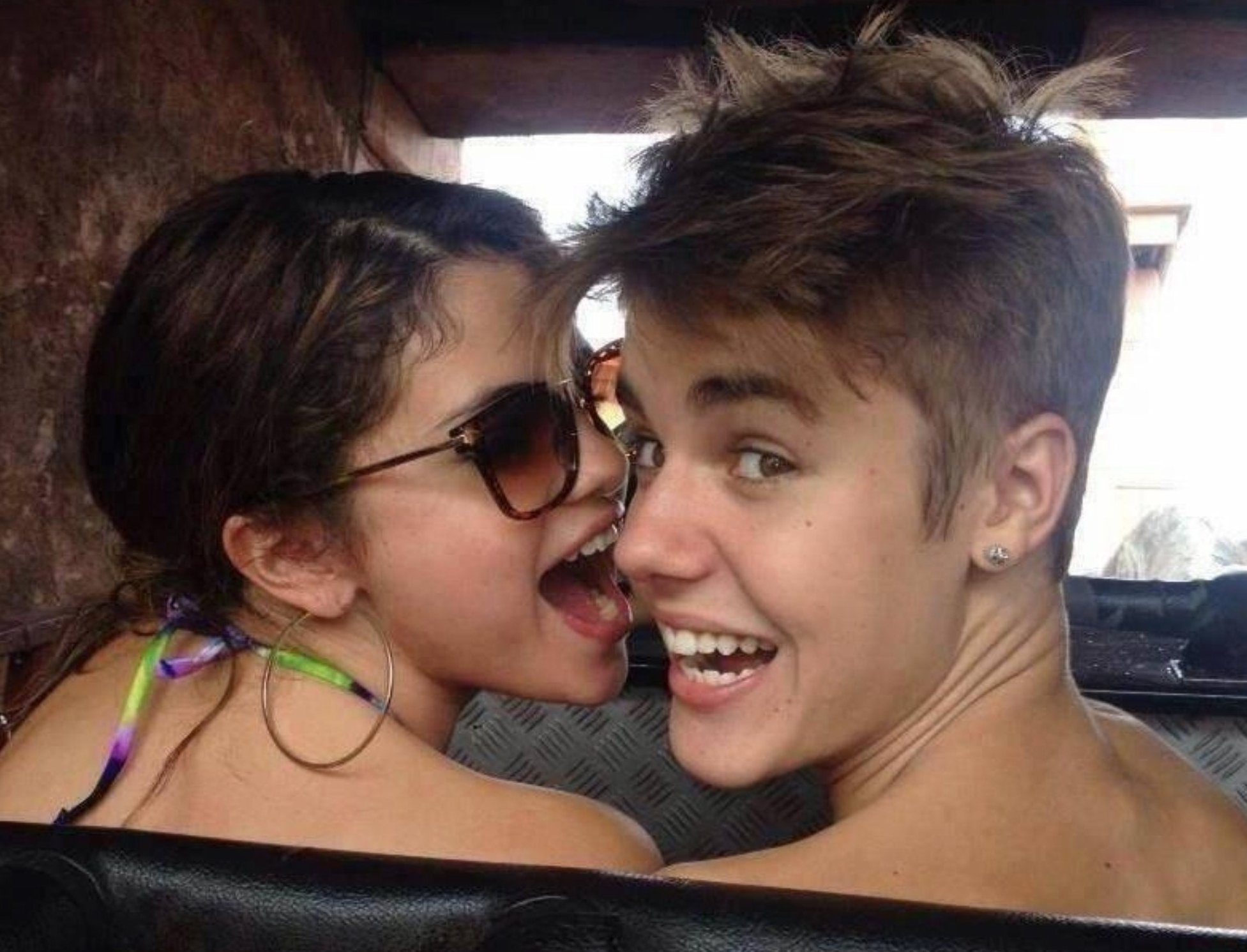 Justin e Selena estavam muito apaixonados e protagonizavam cenas fofas por onde passavam