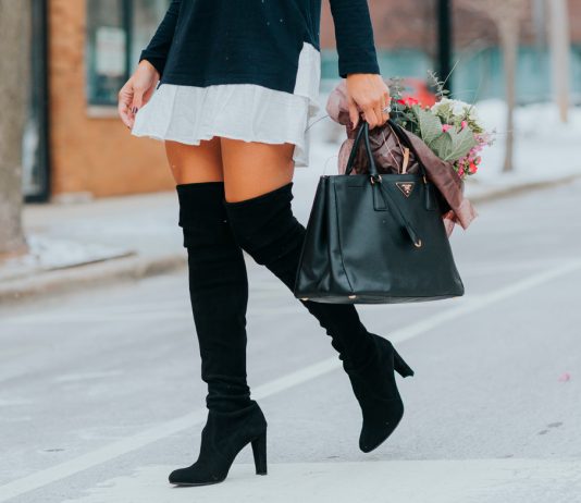 Over The Knee Boots: Curiosidades.