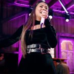 A voz marcante de Simone Mendes brilha em seu novo single 'Me Esquece por Enquanto'